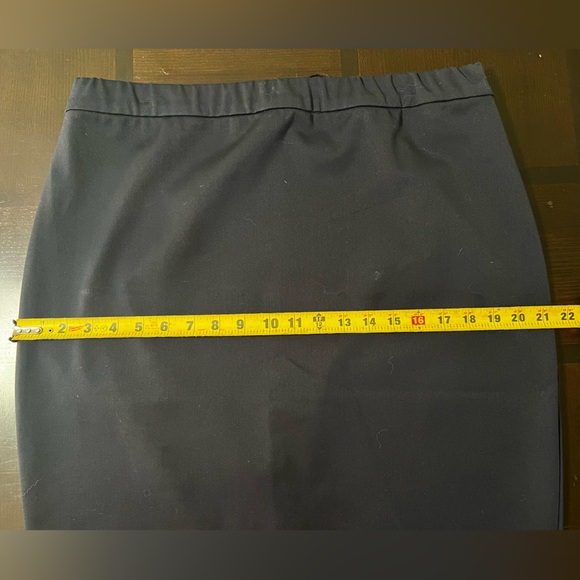 Express Skirt in Navy. SZ Large. NWT - Picture 3 of 4